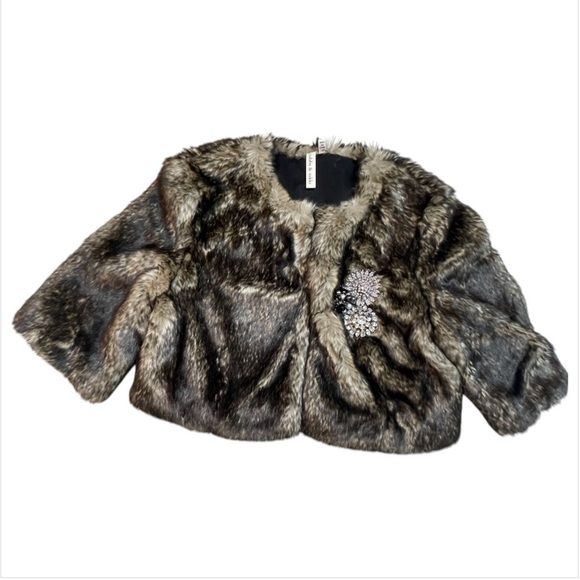 Robbi & Nikki Faux Fur Cropped Jacket w/ Rhinestone Brooch Size Women’s Medium - Picture 3 of 16